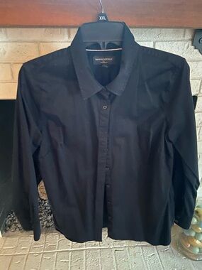Banana Republic women’s black button down 14P tailored fit